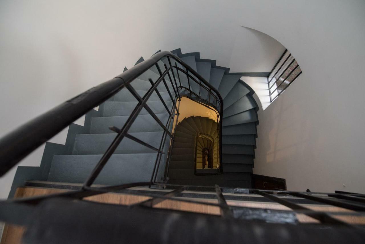 Queen Holiday Apartment Bukares Bagian luar foto
