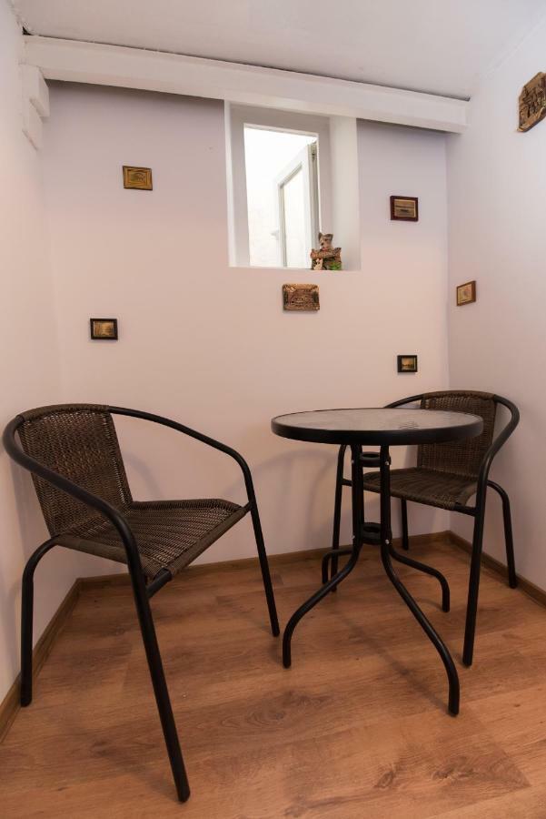 Queen Holiday Apartment Bukares Bagian luar foto