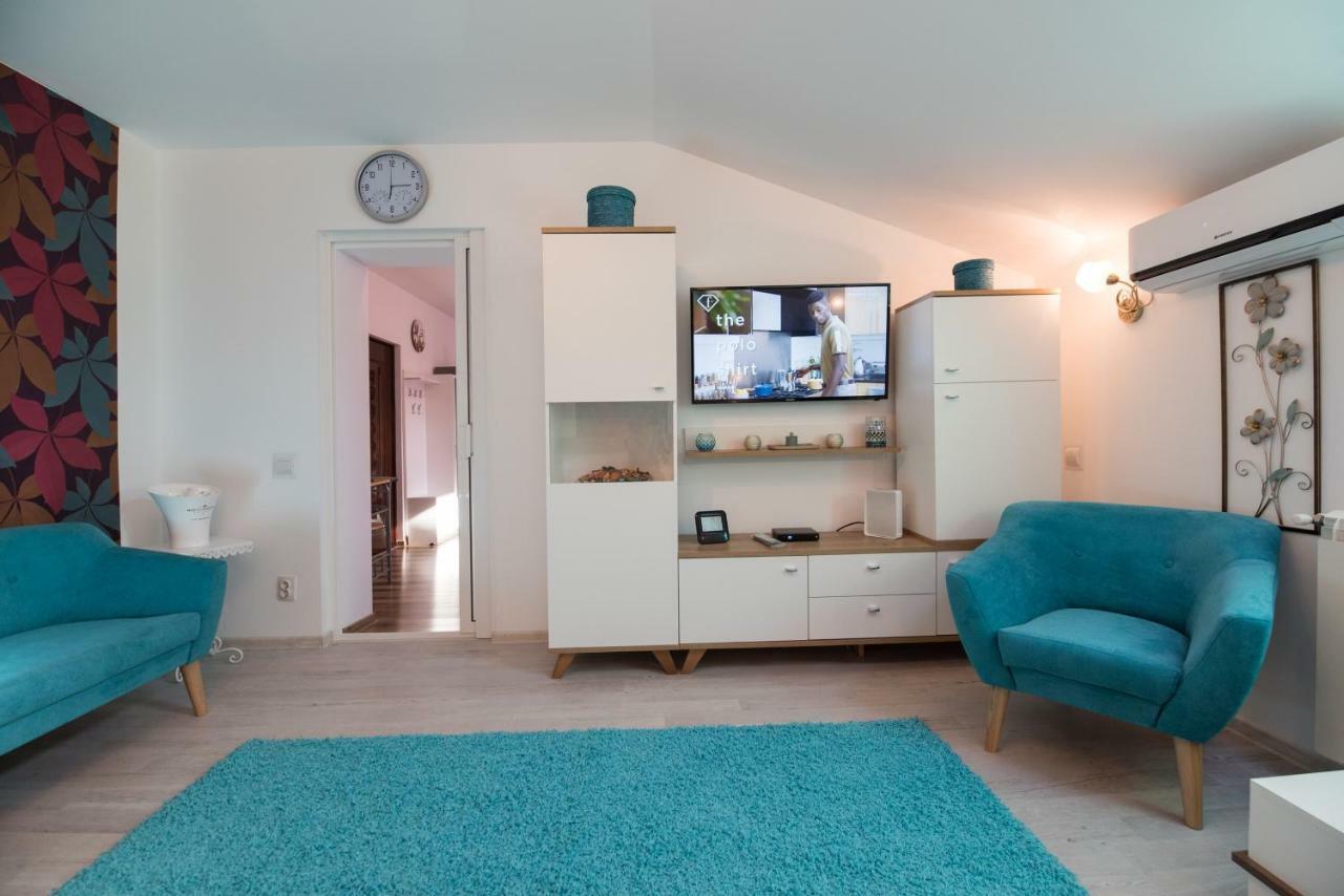 Queen Holiday Apartment Bukares Bagian luar foto