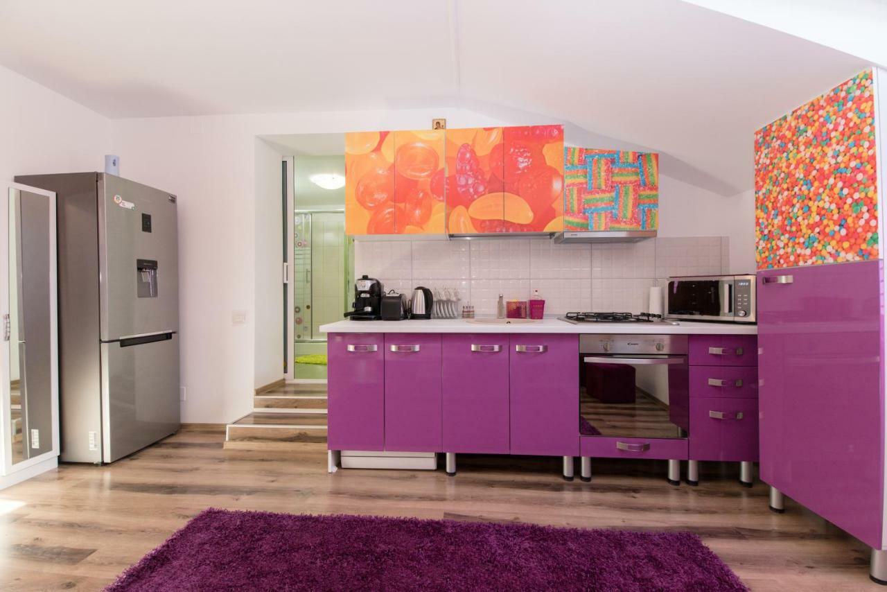 Queen Holiday Apartment Bukares Bagian luar foto